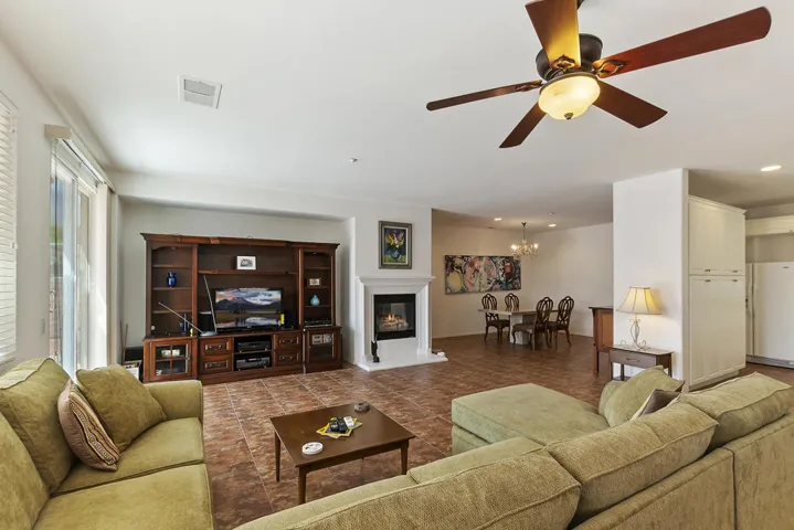 008_Living Room
