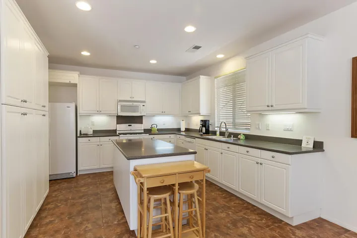 010_Kitchen