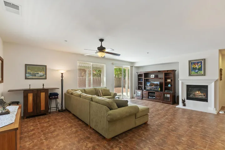 007_Living Room