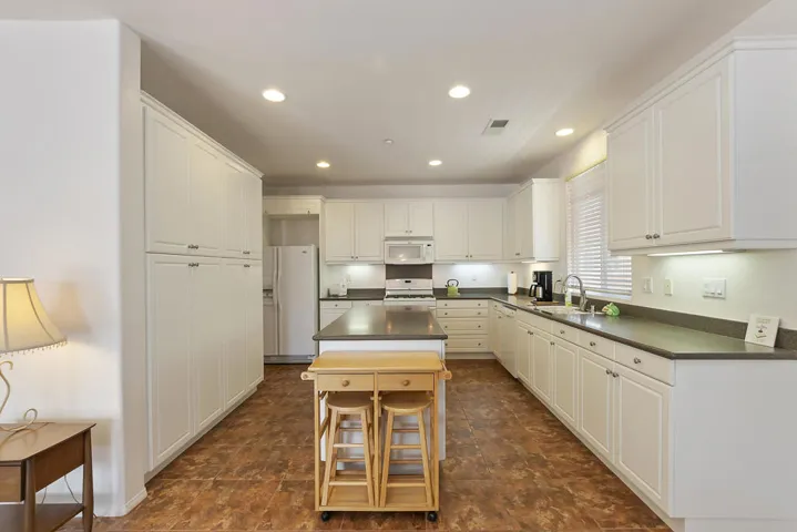 011_Kitchen