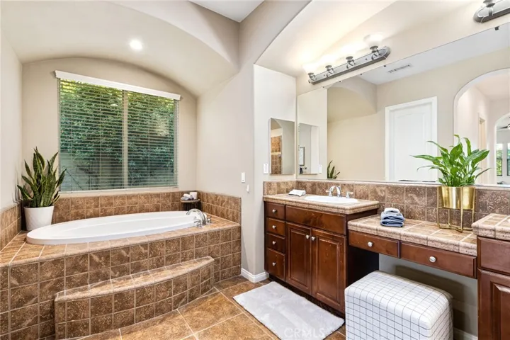 108 Batista Court, Palm Desert, California 92211