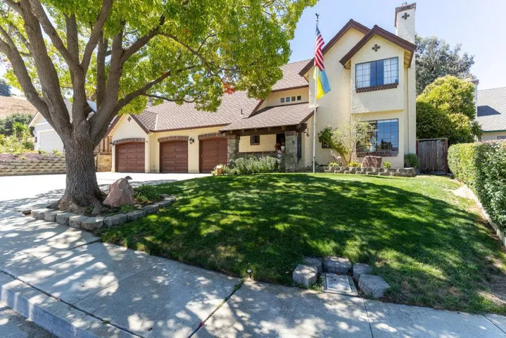 90 Lang Court, San Juan Bautista, California 95045