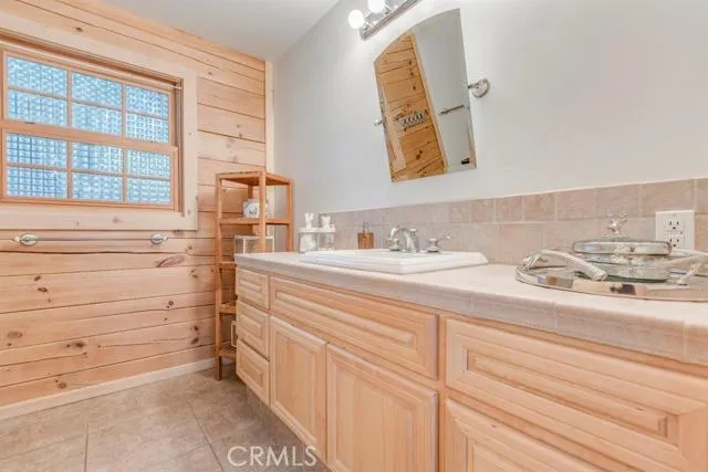1223 Acadia Drive, Lake Arrowhead, California 92352
