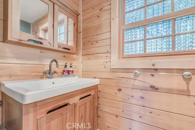 1223 Acadia Drive, Lake Arrowhead, California 92352