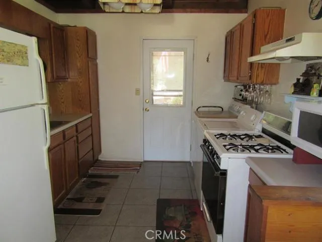 KITCHEN WITH LAUNDRY AREA