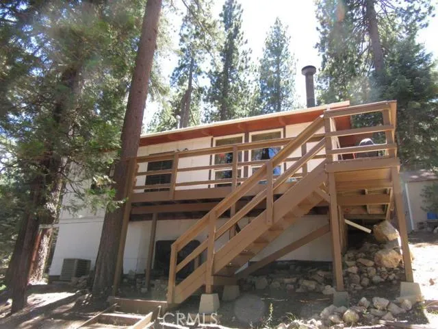 EXTERIOR REAR VIEW