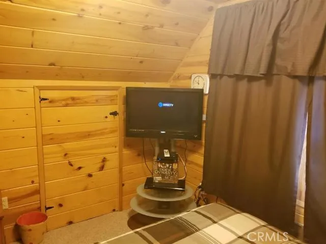 32830 Lone Pine Drive, Running Springs, California 92382