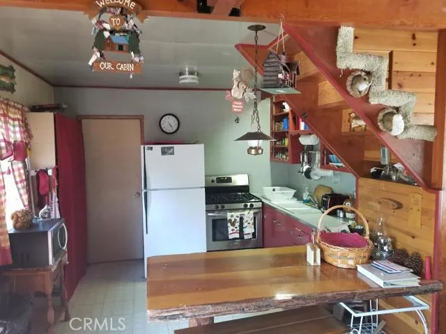 32830 Lone Pine Drive, Running Springs, California 92382