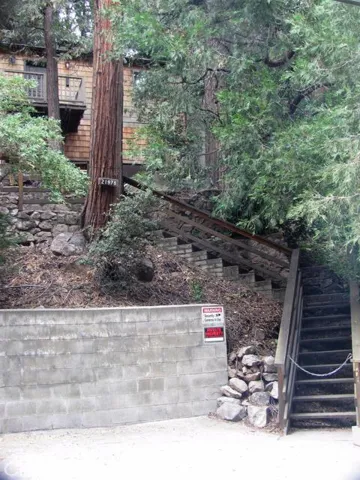 21978 Waters Drive, Crestline, California 92325
