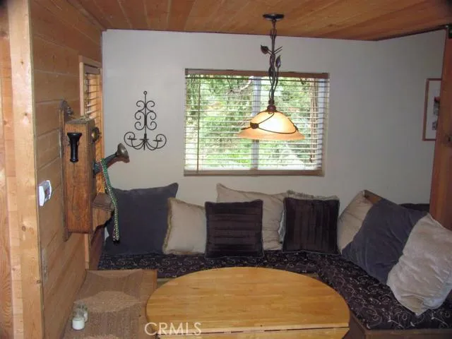 21978 Waters Drive, Crestline, California 92325