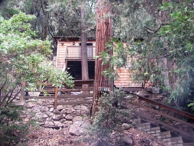 21978 Waters Drive, Crestline, California 92325