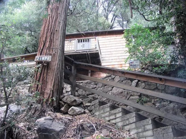 21978 Waters Drive, Crestline, California 92325
