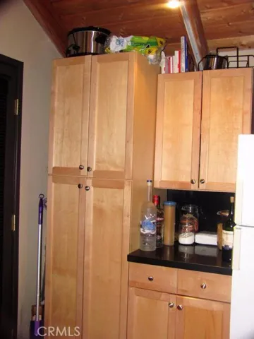21978 Waters Drive, Crestline, California 92325
