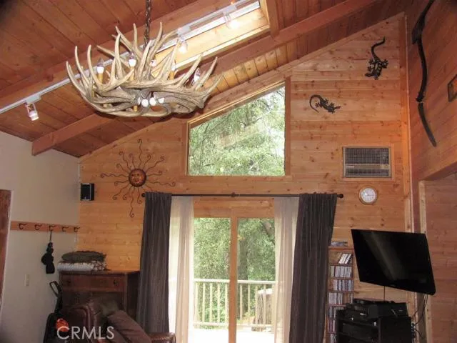 21978 Waters Drive, Crestline, California 92325