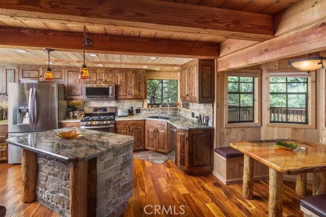 27325 Pinewood Drive, Lake Arrowhead, California 92352
