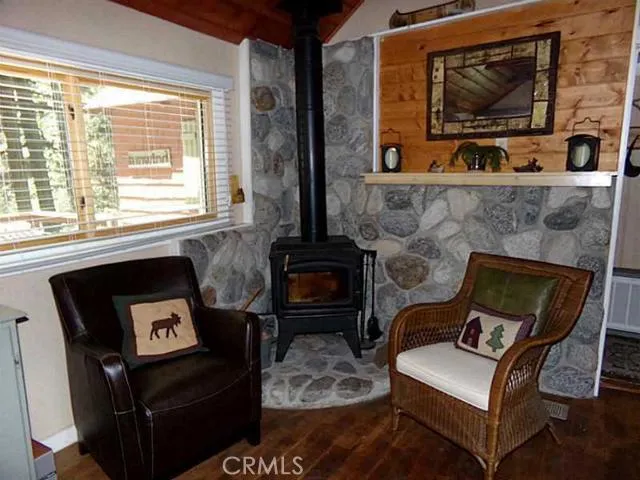 523 Blue Jay Canyon Road, Lake Arrowhead, California 92317