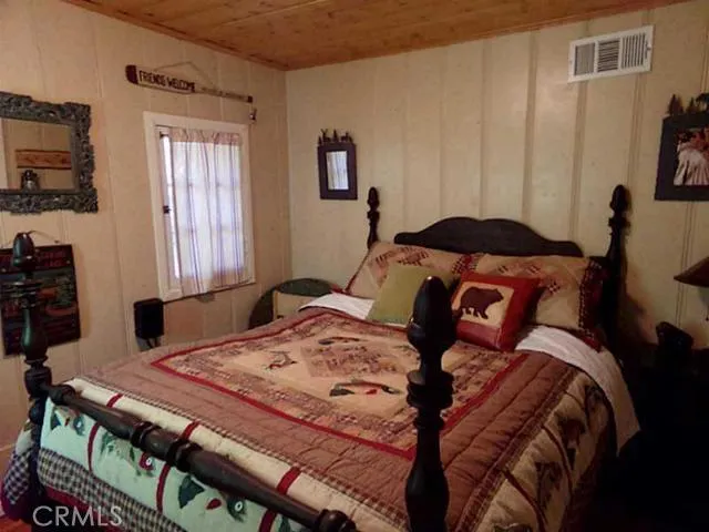 523 Blue Jay Canyon Road, Lake Arrowhead, California 92317