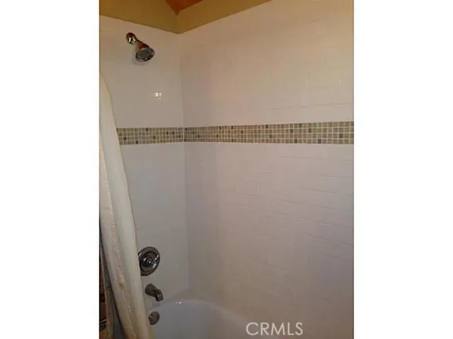 523 Blue Jay Canyon Road, Lake Arrowhead, California 92317