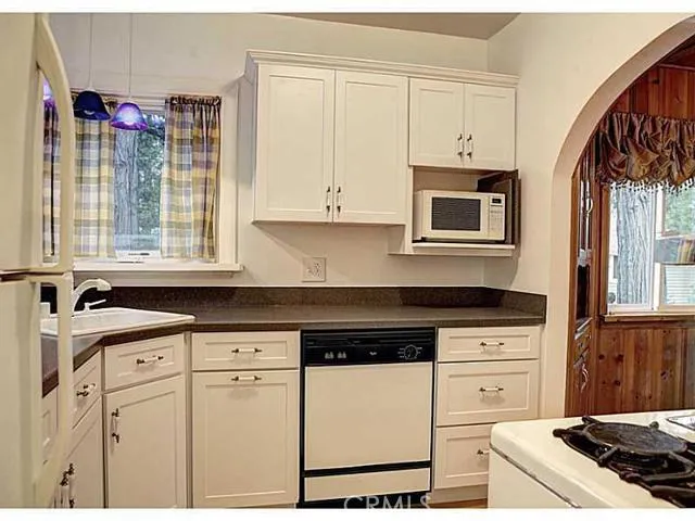 148 Bret Harte, Lake Arrowhead, California 92352