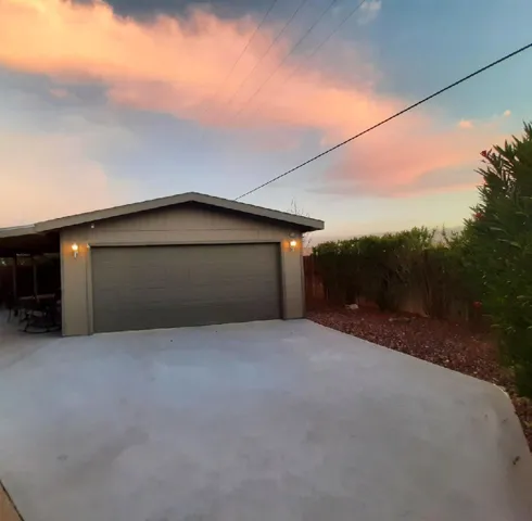 Concrete​​‌​​​​‌​​‌‌​​‌​​​‌‌​​​‌​​‌‌​​‌‌​​‌‌​​​​ driveway