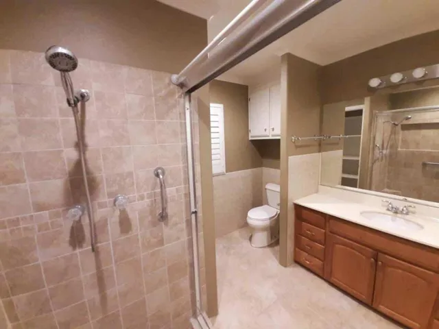 Master Bath shower & commode