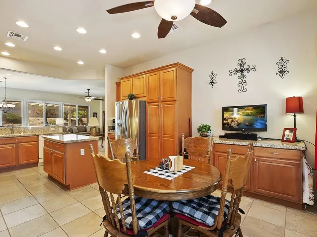 Eat-In Kitchen