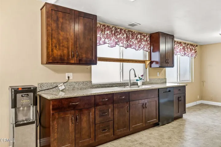 14-web-or-mls-Upmarketmedia_7219Lem-9