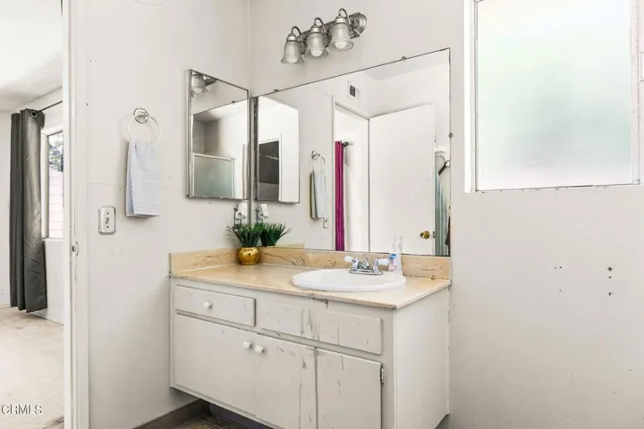 23-web-or-mls-Upmarketmedia_7219Lem-21