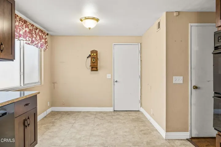 15-web-or-mls-Upmarketmedia_7219Lem-10