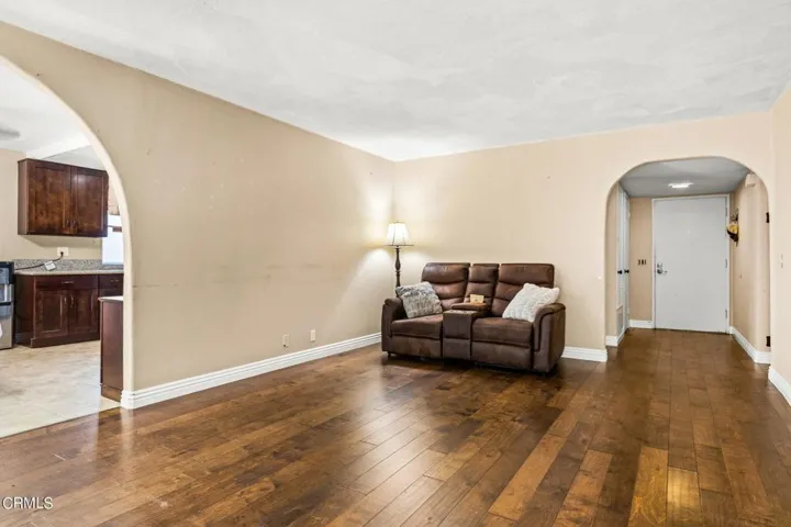 8-web-or-mls-Upmarketmedia_7219Lem-3