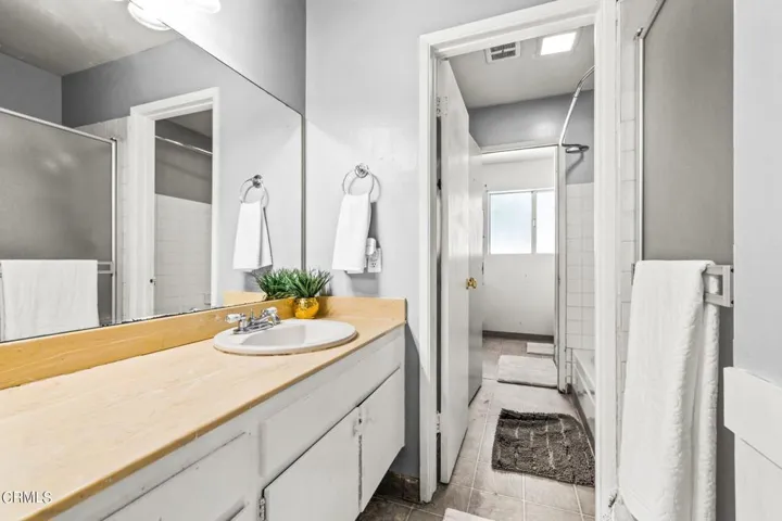 26-web-or-mls-Upmarketmedia_7219Lem-22