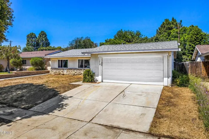 5-web-or-mls-Upmarketmedia_7219Lem-33