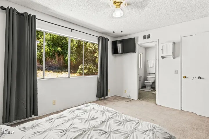 21-web-or-mls-Upmarketmedia_7219Lem-19