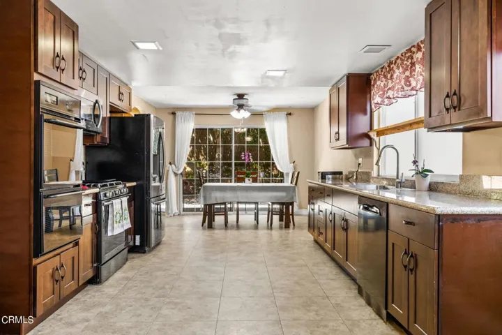16-web-or-mls-Upmarketmedia_7219Lem-11