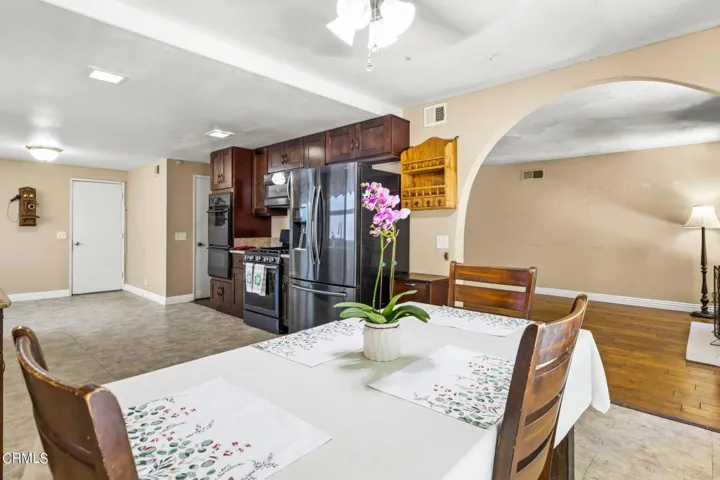 12-web-or-mls-Upmarketmedia_7219Lem-7