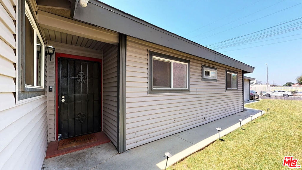 936 W 78th Street, California home-pic-17