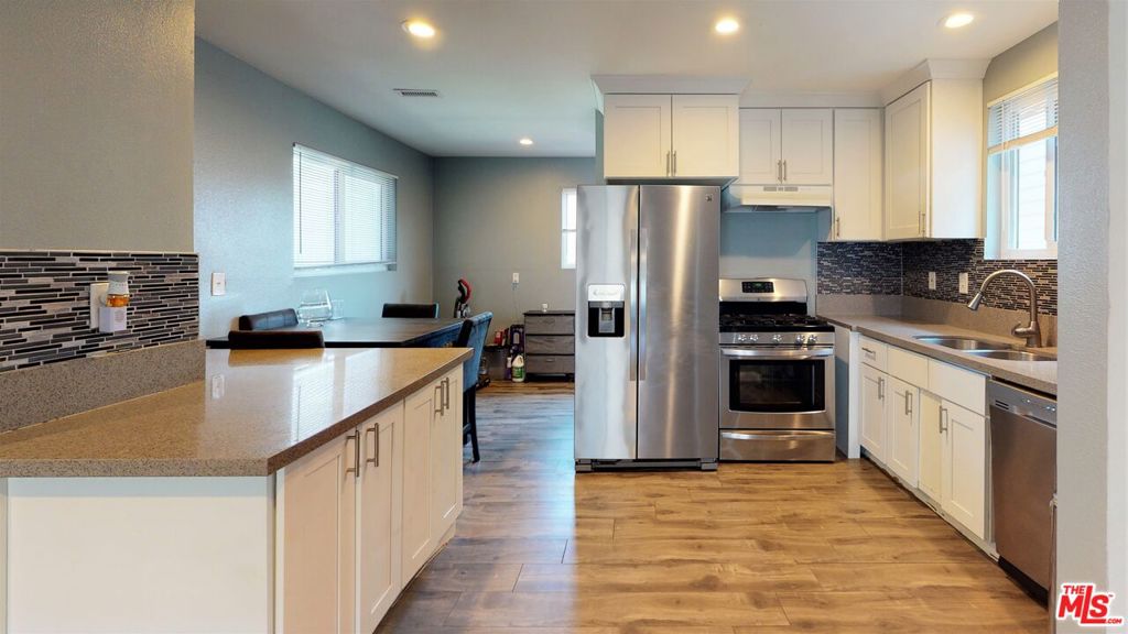 936 W 78th Street, California home-pic-10