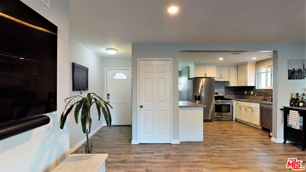 936 W 78th Street, California home-pic-4