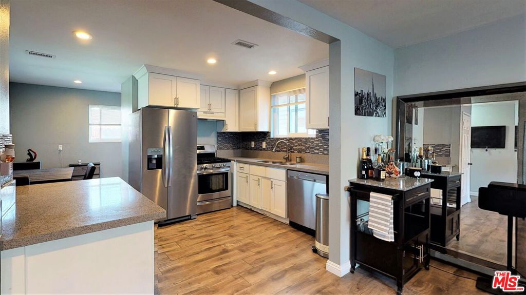 936 W 78th Street, California home-pic-12