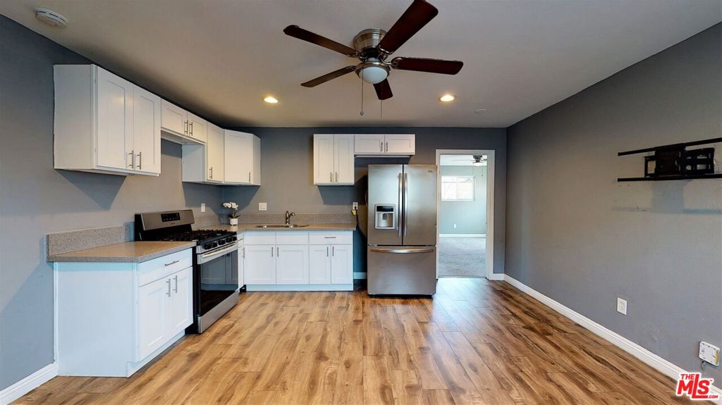 936 W 78th Street, California home-pic-18