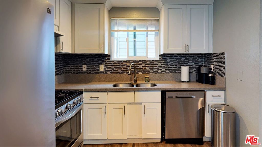 936 W 78th Street, California home-pic-11