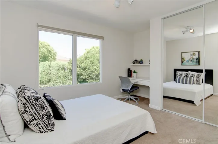 Guest/Kids rooms offer plenty of room for sleep, study and play.