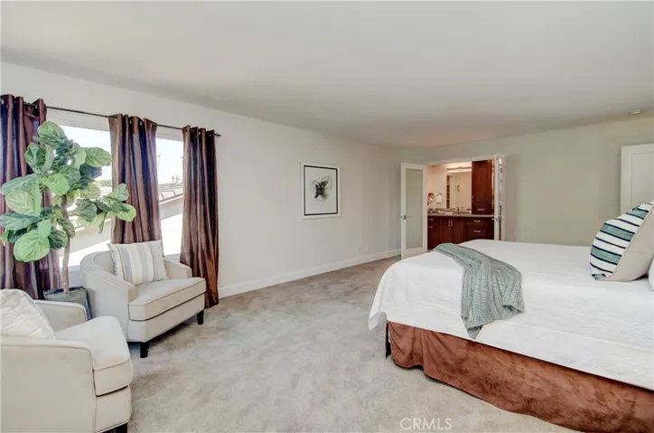 What an amazing retreat!  This master suite is definitely FIVE star...