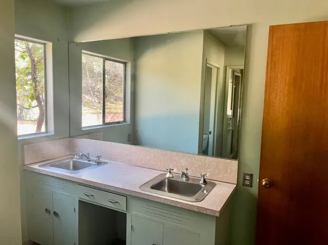 24985 Oneonta Drive, Los Altos Hills, California 94022