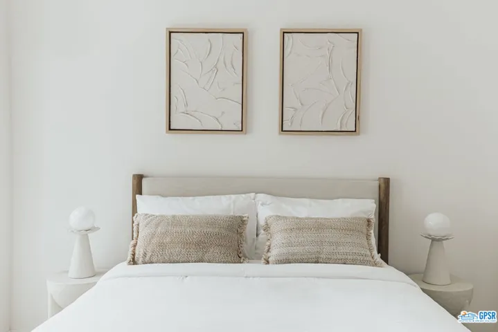 Guest room 1 of 2