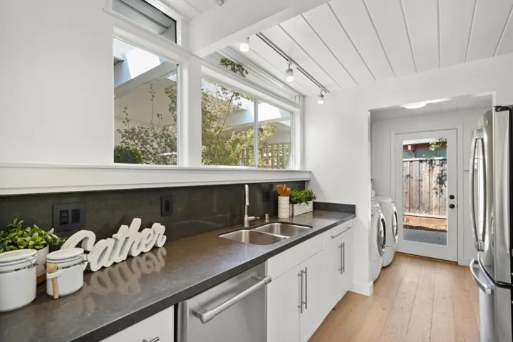 3773 Redwood Circle, Palo Alto, California 94306