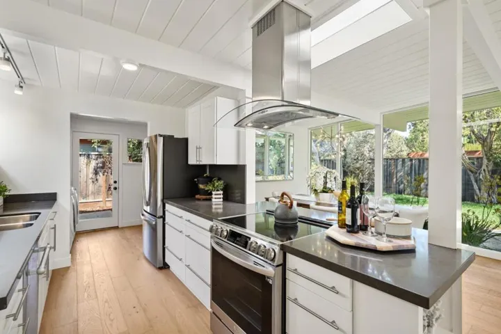 3773 Redwood Circle, Palo Alto, California 94306