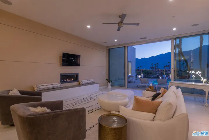 929 Bernardi Lane, Palm Springs, California 92262