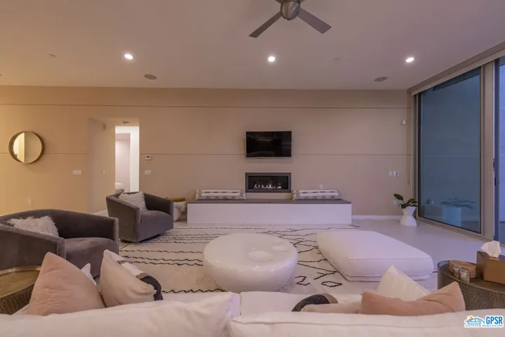 929 Bernardi Lane, Palm Springs, California 92262