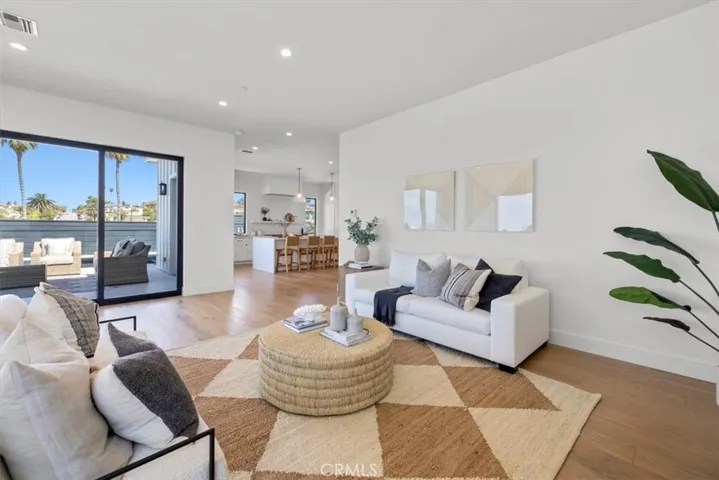 628 Longfellow Avenue, Hermosa Beach, California 90254